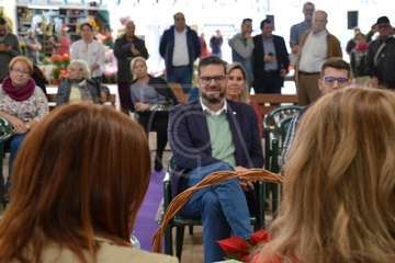 Presentación del calendario solidario 2010 en el Mercado Municipal de Telde (Foto TA)